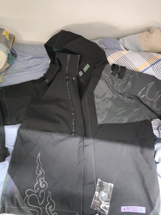 A full set of new clothes bought on 2025-05-09