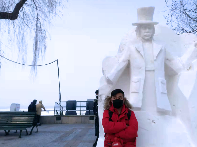 In winter, Harbin is full of ice and snow sculptures right on the streets In winter, Harbin is full of ice and snow sculptures right on the streets